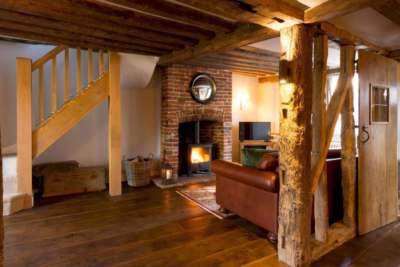 Miller Cottage A Luxury 1550'S Cottage In The Historic Centre Of แซฟฟรอนวอลเดน ภายนอก รูปภาพ
