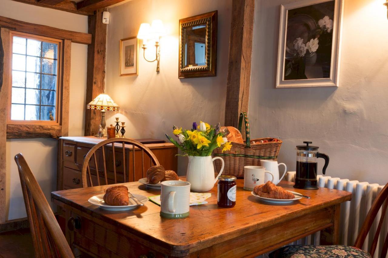 Miller Cottage A Luxury 1550'S Cottage In The Historic Centre Of แซฟฟรอนวอลเดน ภายนอก รูปภาพ